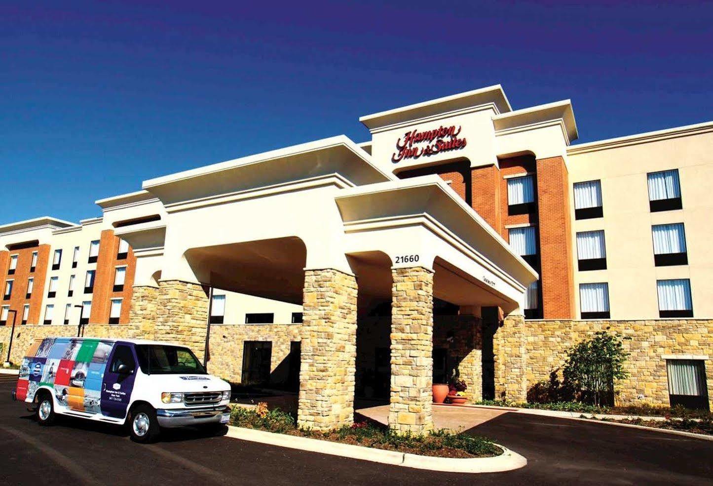 Hampton Inn & Suites Chicago Deer Park מראה חיצוני תמונה